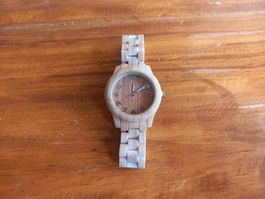 Uhr aus Holz Retro-Design