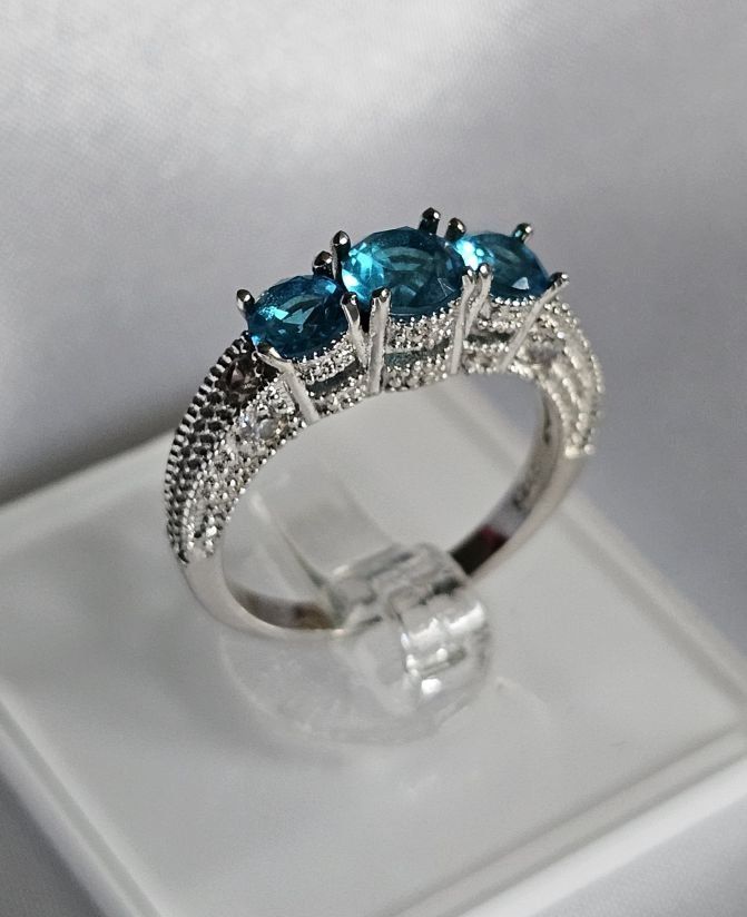 Anelli: Eleganter Ring mit blauem Topas, 925 versilbert, Gr. 9 – Nuovo (secondo la descrizione) da Grenchen venduto da maretop 3