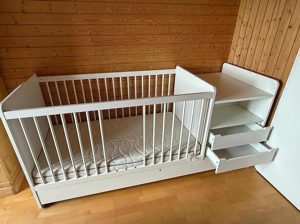 Letti: Babybett inklusive Wickelkomode – Usato da Herisau venduto da nicci90 1
