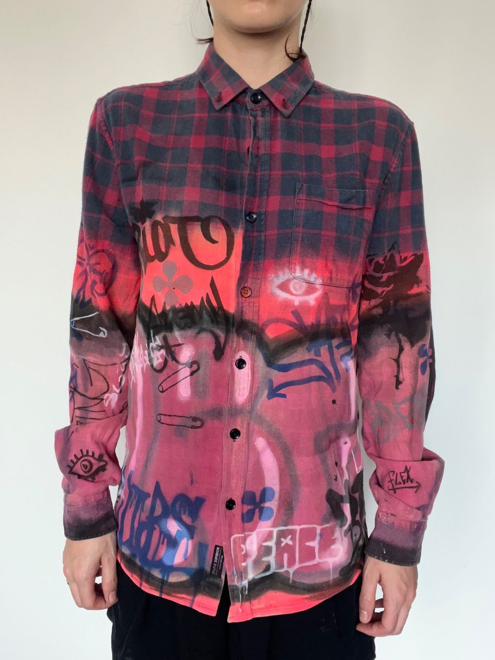 Hemden: Recycled Graffiti Flannel Shirt – Gebraucht aus Bolligen von Zigentala