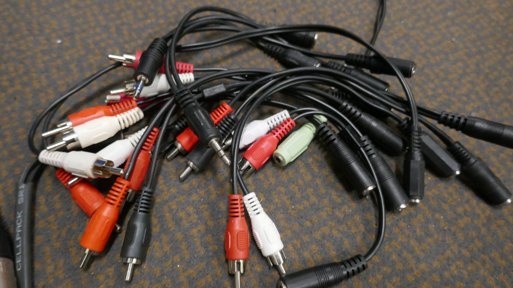 Cavi: Grosse Menge Audiostecker und Adapterkabel – Usato da Wenslingen venduto da FairlightCMI 1