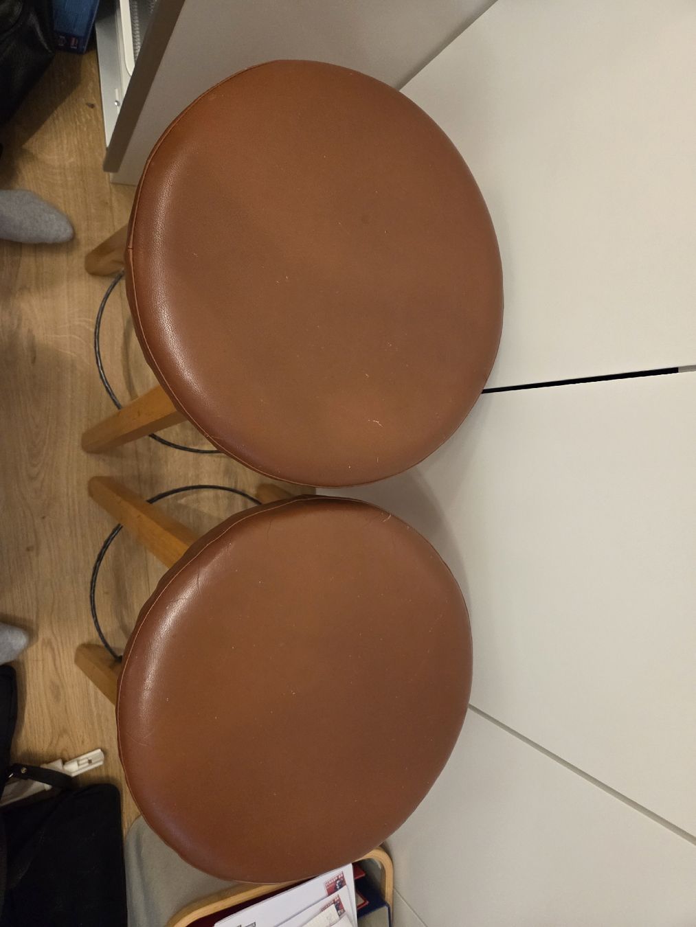 Hocker: Barhocker mit braunem Leder Sitz gebraucht – Gebraucht aus Reinach BL von anj_qn65 1