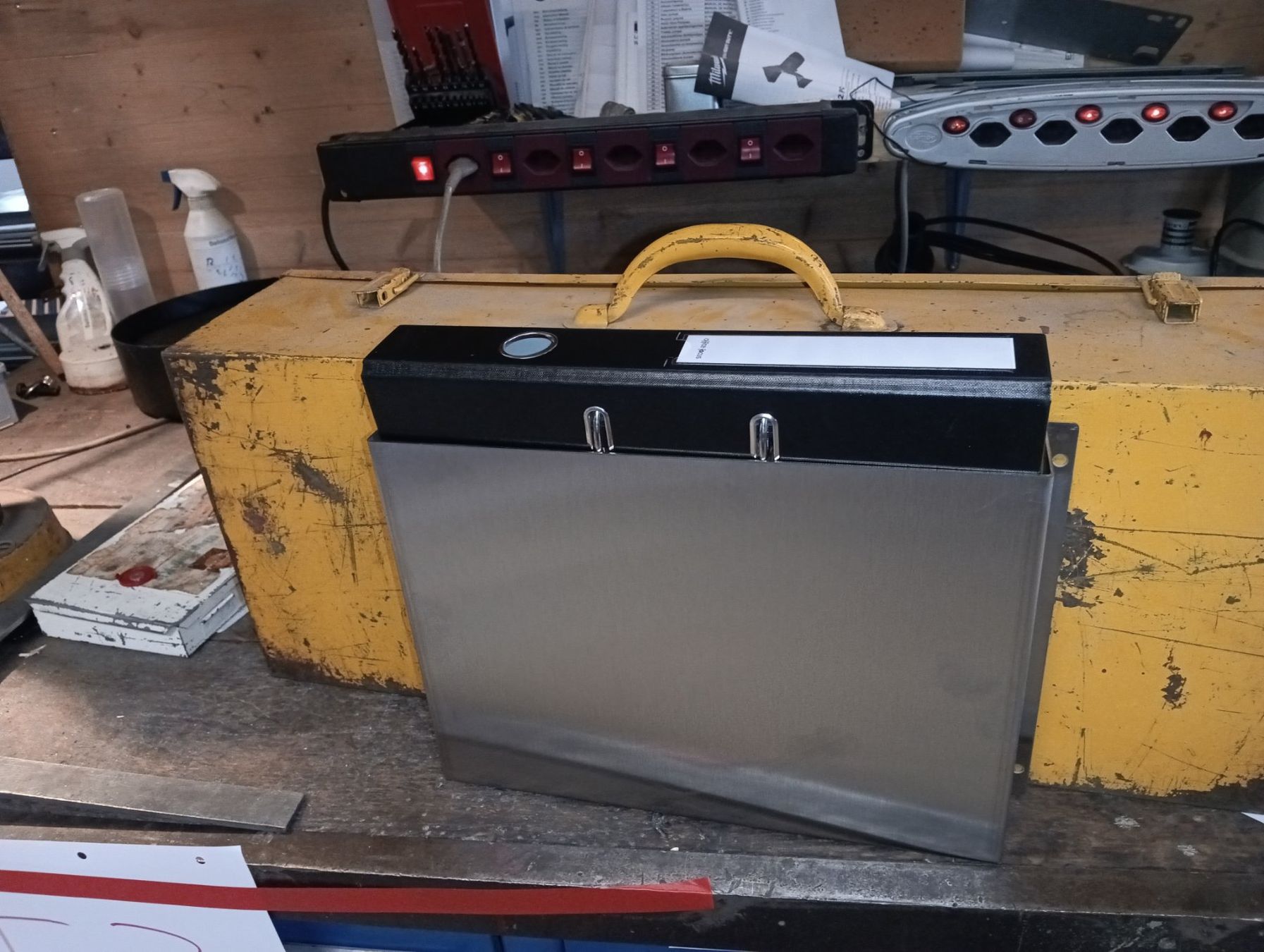 Tous les outils: Ordnerhalter Edelstahl – Neuf avec emballage d'origine à Frauenfeld par Mungg