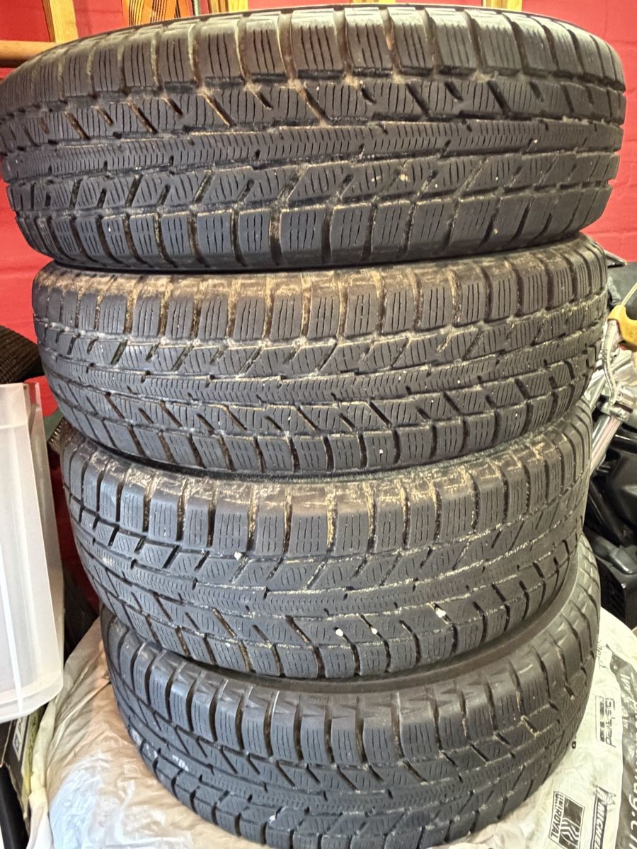 Pneumatici & Ruote complete: Winterreifen 155/60R15  – Usato da Oberwil BL venduto da blo_h976