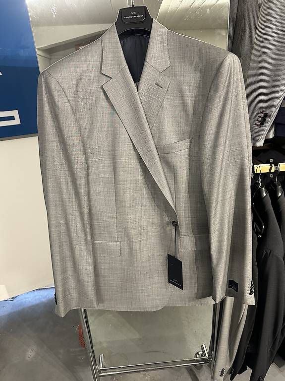 Lotti di vestiti: Kollektion Anzüge / Sakkos grosse Grössen – Usato da Mühlehorn venduto da Amadeostyle 1