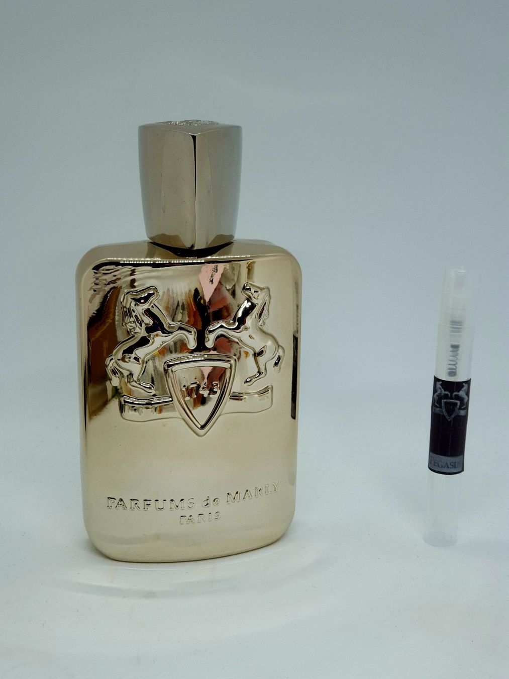 Profumi & Eau de Toilette: 5 ml PEGASUS PARFUMS DE MARLY ABFÜLLUNG – Nuovo (secondo la descrizione) da St. Gallen venduto da CaliSunshine
