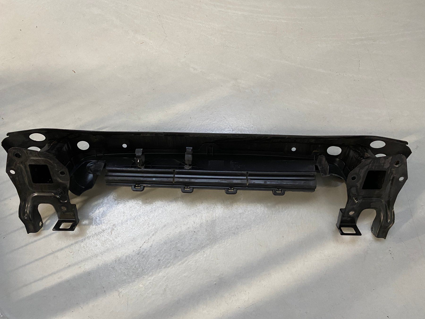 Volkswagen Tutti pezzi di ricambio auto: Stossstange VW T5/T6 – Usato da Alpnach-Dorf venduto da Hess-Automobile 4