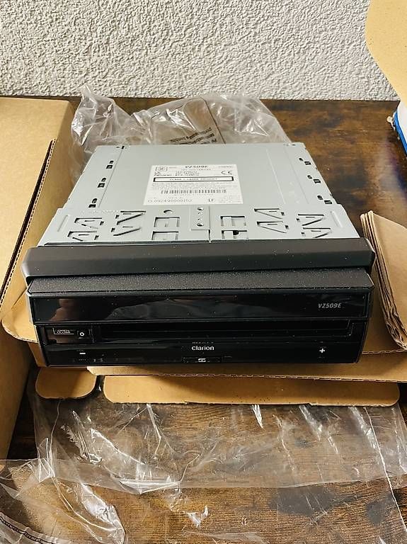 Sistemi audio & multimediali: Clarion VZ509E - DVD-Multimedia-Station mit 7" Touchpanel – Usato da Selzach venduto da King_Kong2403 1
