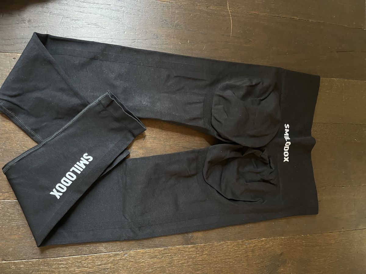 Smilodox Leggings: Smilodox Leggins mit Scrunch – D'occasion à Unterentfelden par ame_tf2n