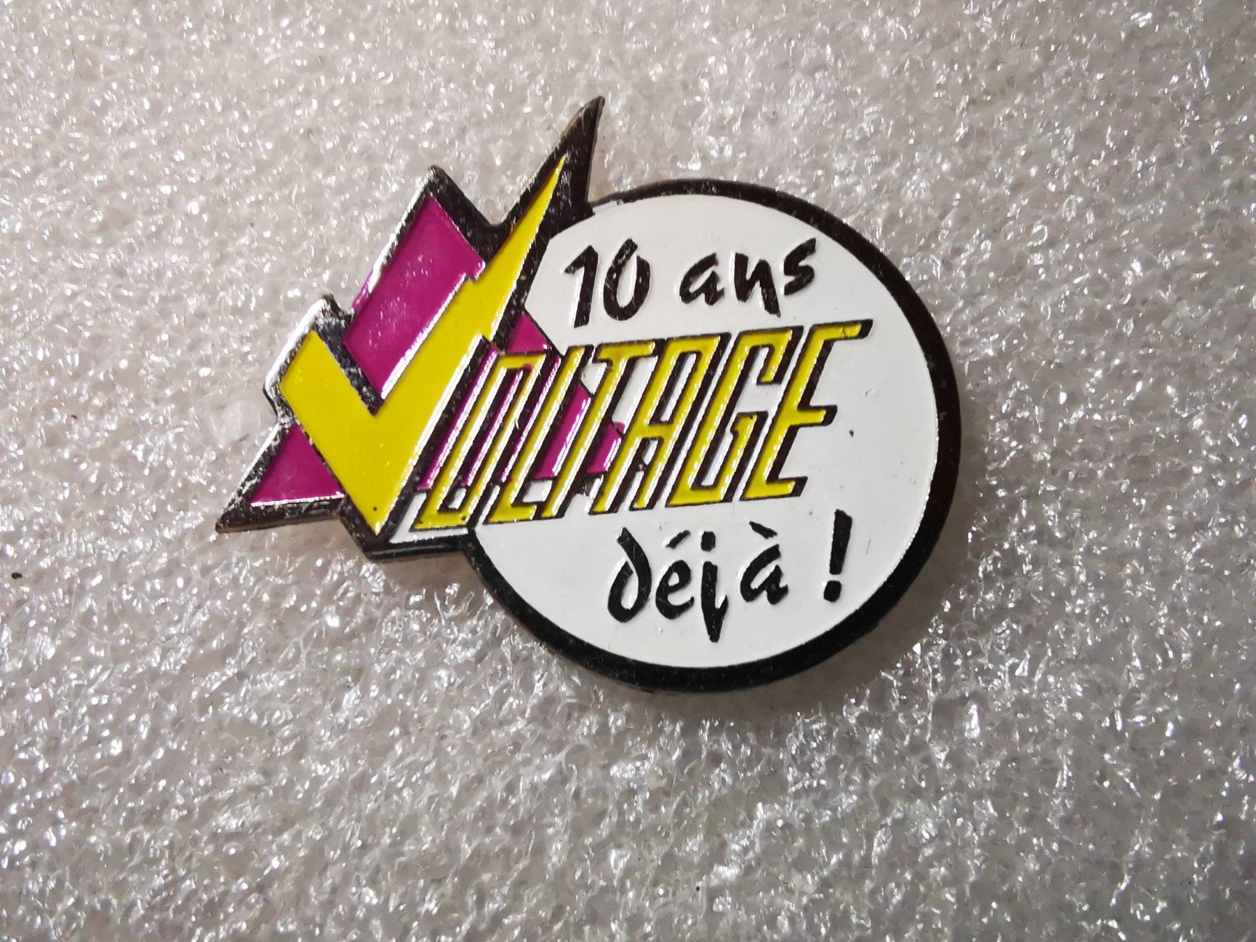 Placchette & Badge: Ansteckpin 7: 10 ans Voltage deja – Usato da Oppligen venduto da Pin-Fall-Shop