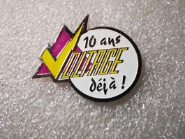 Ansteckpin 7: 10 ans Voltage deja