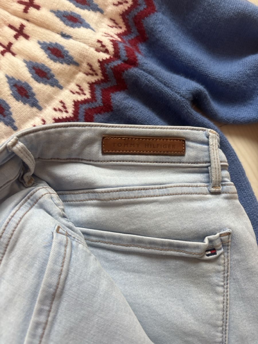 Tommy Hilfiger Lotti di vestiti: Pulli und Hilfiger Jeans – Usato da Ipsach venduto da Wn20133 3
