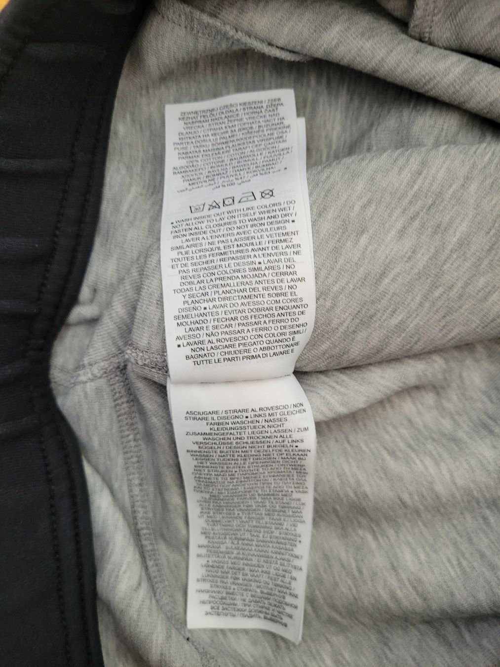 Nike Pantaloni: 86. Pantalon de jogging Nike gris – Usato da Villars-sur-Glâne venduto da m66_dch5 9