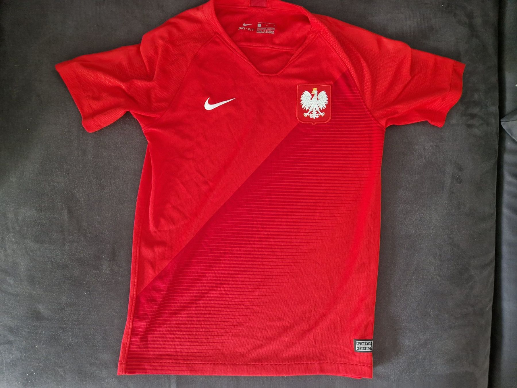 Nike Scarpe, pantaloni & magliette da ginnastica: Pologne Maillot 2018 - parfait état – Nuovo (secondo la descrizione) da Villars-sur-Glâne venduto da Mark_988