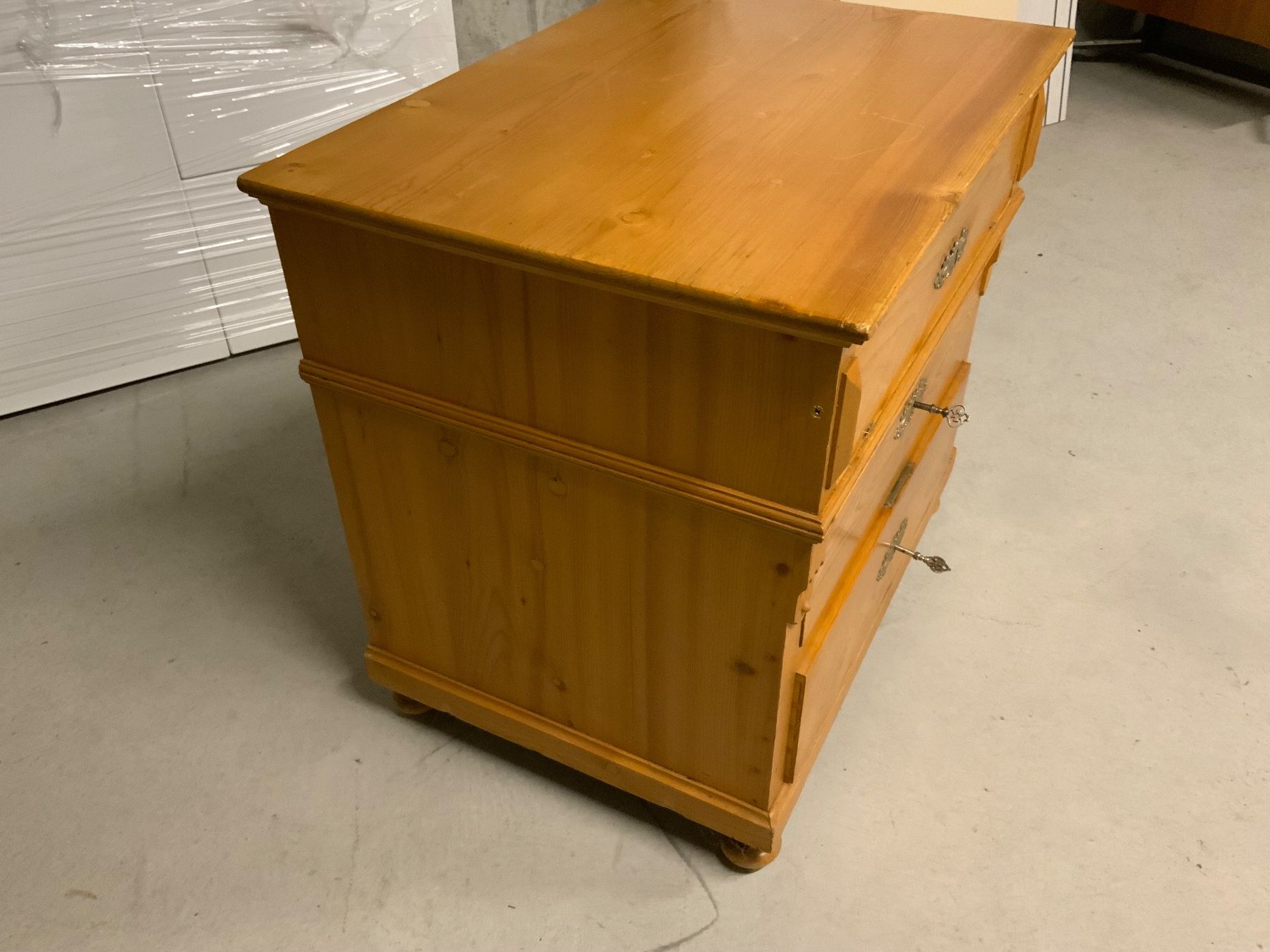 Commodes: Alte Kommode aus Holz – D'occasion à Thun par LGBgartenbahn 3
