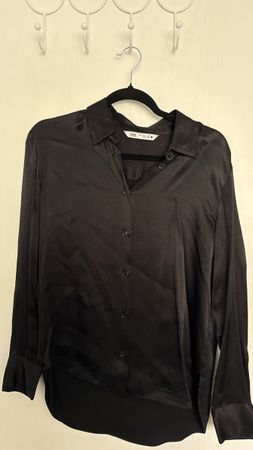 Zara Bluse schwarz Satin Optik Grösse S guter Zustand