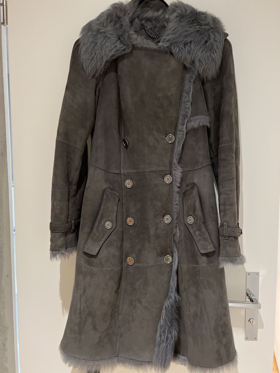 Burberry Cappotti: Burberry Lammfellmantel, grau, Gr 38 – Usato da schaan venduto da Ak9jg8 1