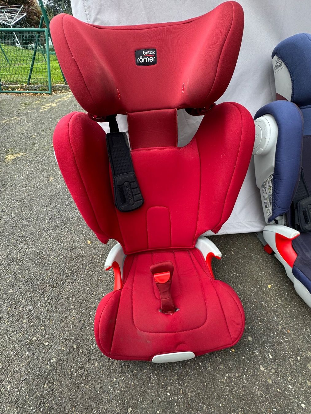 Britax Römer Auto-Kindersitze: 2 sièges auto Römer Kidfix XP, 15-36 kg – Gebraucht aus Chapelle (Glâne) von Lochinver 2