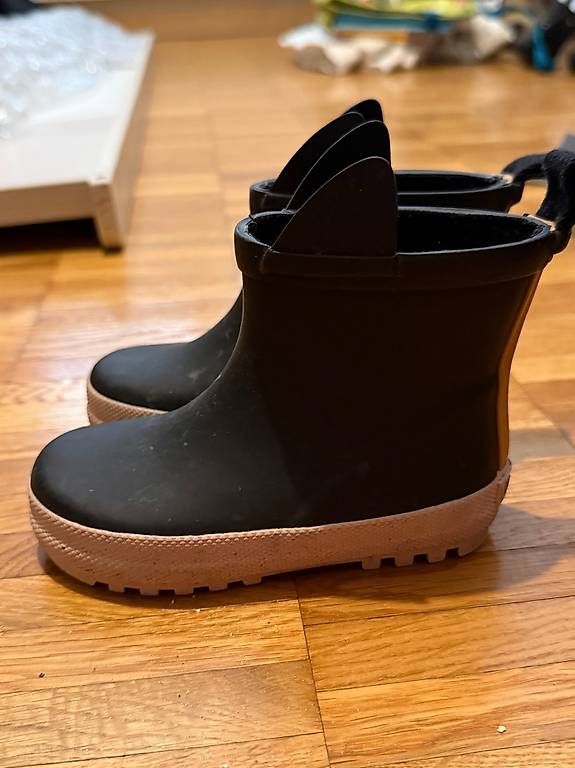 Chaussures garçon: bottes de pluie enfant taille 21 – D'occasion à Lausanne par beatriz_g