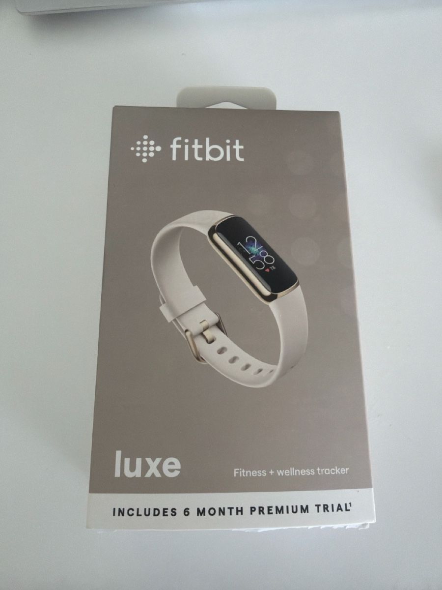 Fitbit Montres: Fitbit Luxe Fitness Tracker mit 5 Armbändern – D'occasion à Langnau am Albis par Daniel1966 1