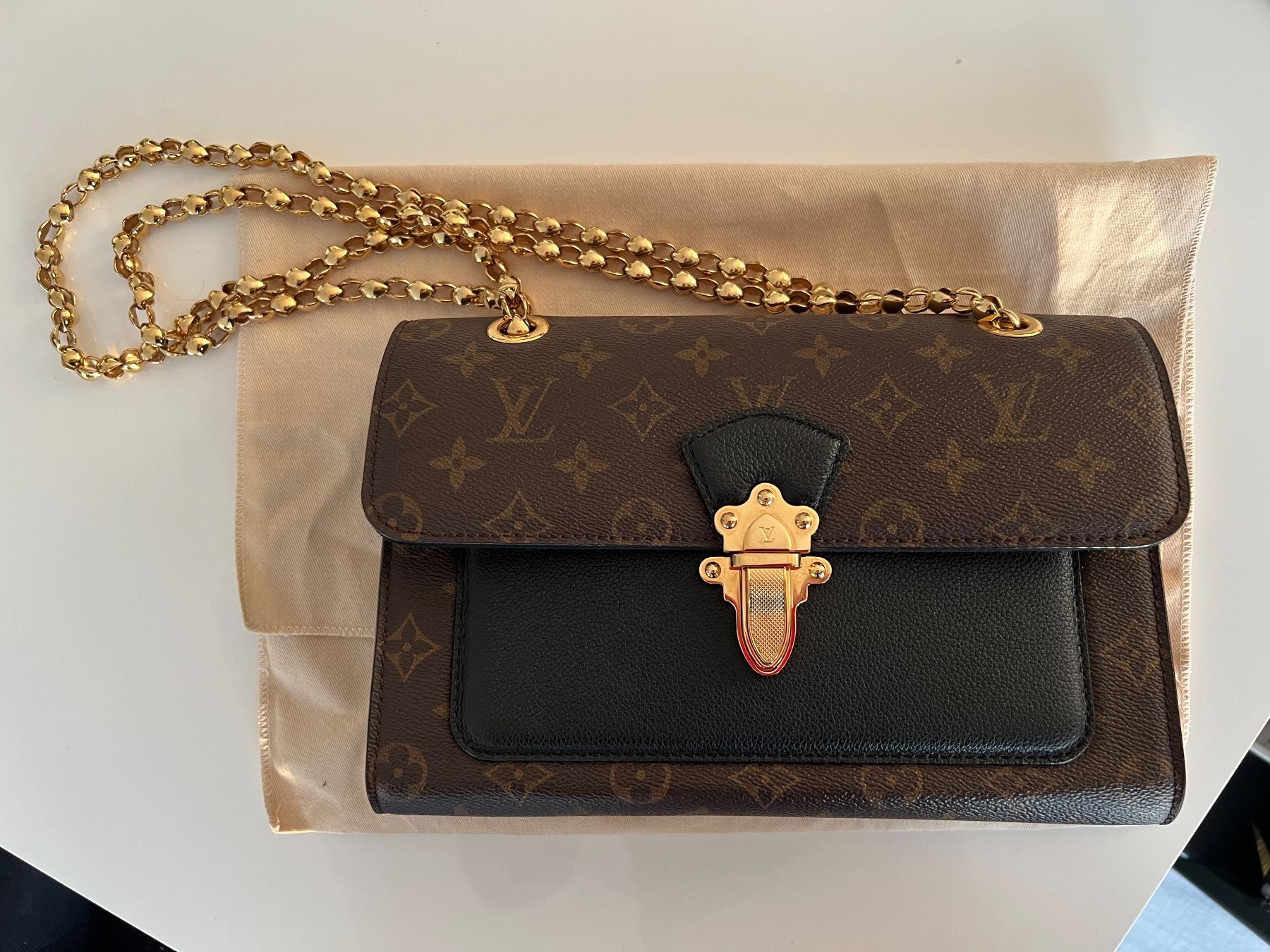Louis Vuitton Borse da donna: Sac Louis Vuitton, modèle Victoire – Usato da Epalinges venduto da luc_25zt 8