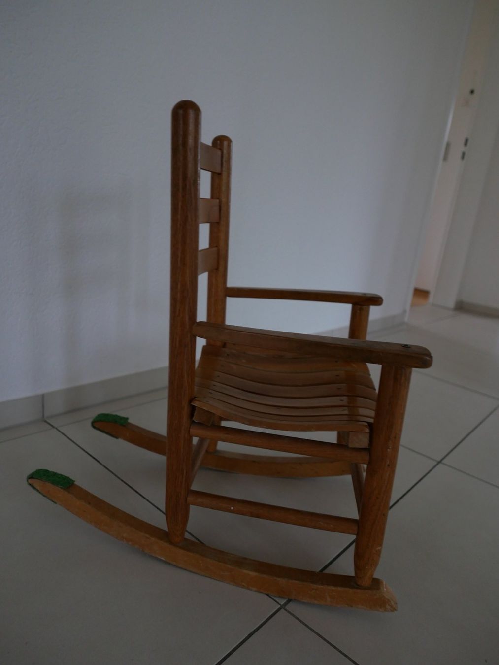 Sedie: Kinderschaukelstuhl – Usato da Grenchen venduto da jsk_5mds 2