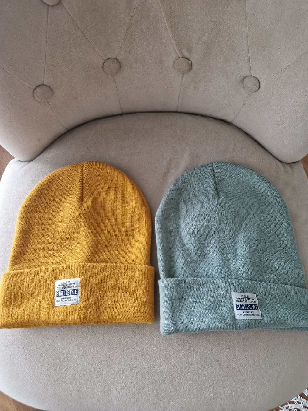 Copricapi, berretti & cappellini: 2 coole Streetstyle Mützen, 5.- /Stk. – Usato da Sachseln venduto da Joy032 1