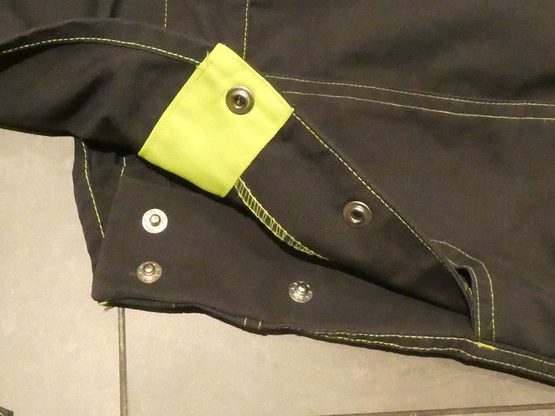 Pantaloni: Arbeits - Latzhose Grösse 158/164 – Usato da Malters venduto da tixitaxi 3