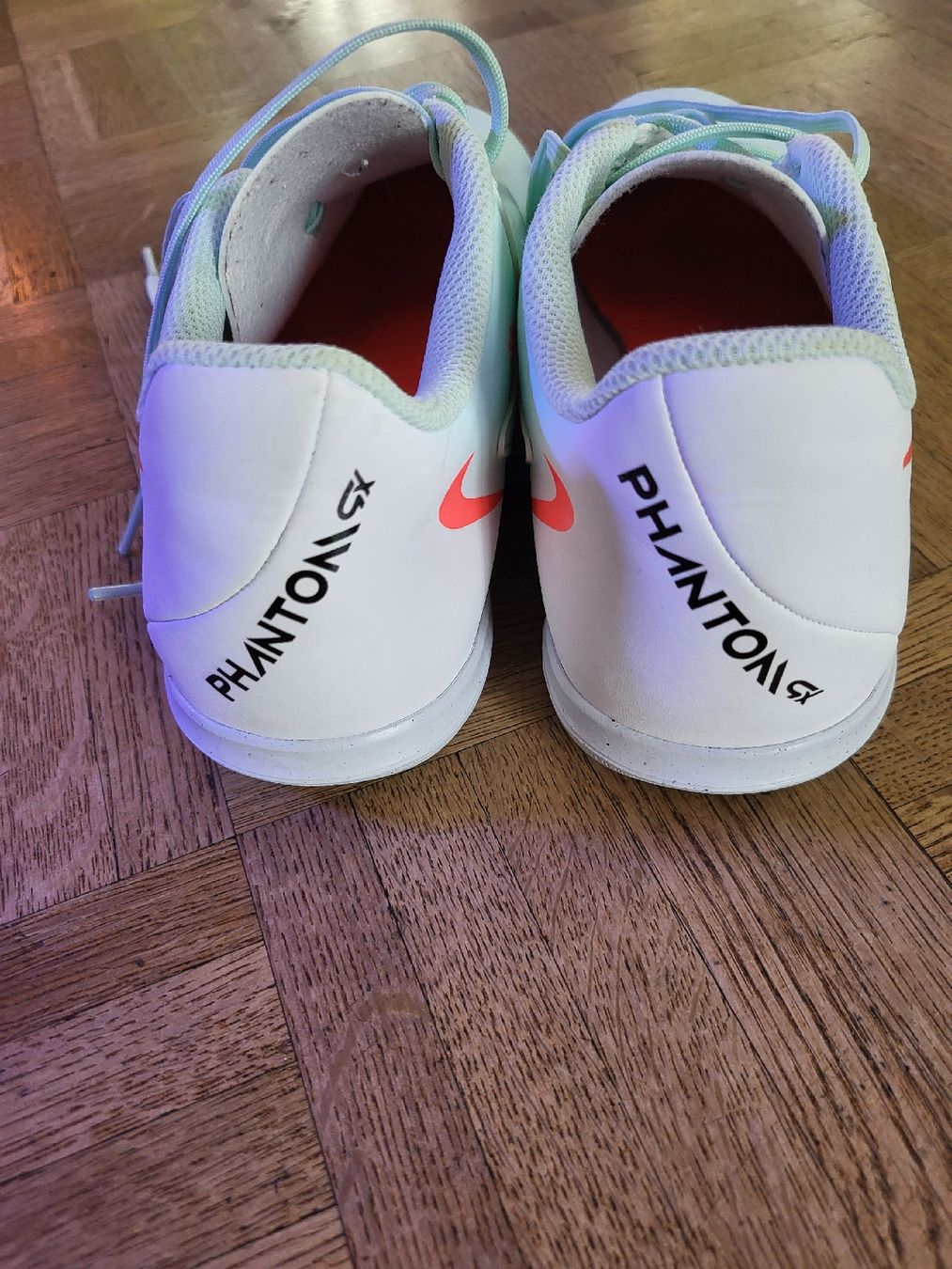 Nike Scarpe da uomo: Nike Hallenschuhe Gr. 40 – Usato da Hombrechtikon venduto da Manuela033 3