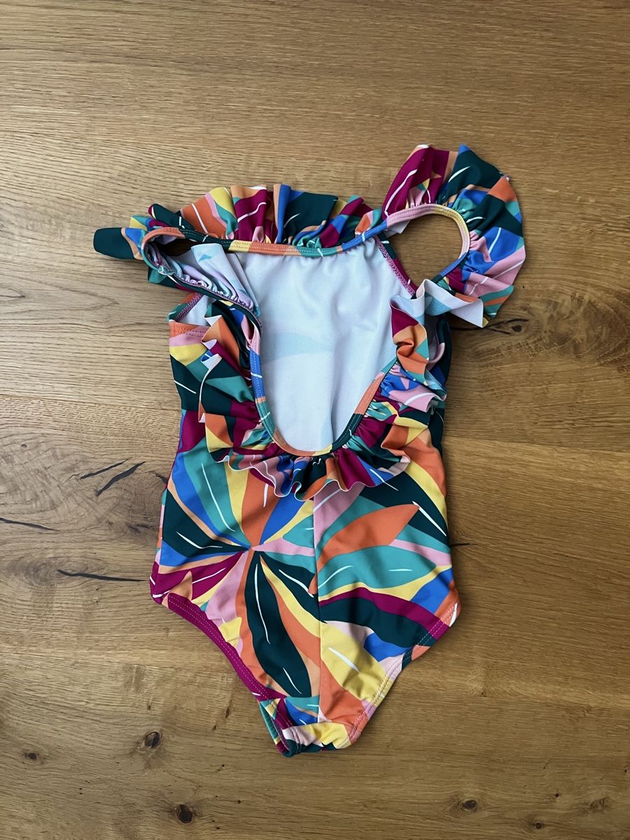 Costumi da bagno & Bikini: Badeanzug Kinder Blumenmuster Grösse 104 gebraucht – Usato da Recherswil venduto da ch0_y9gb 1