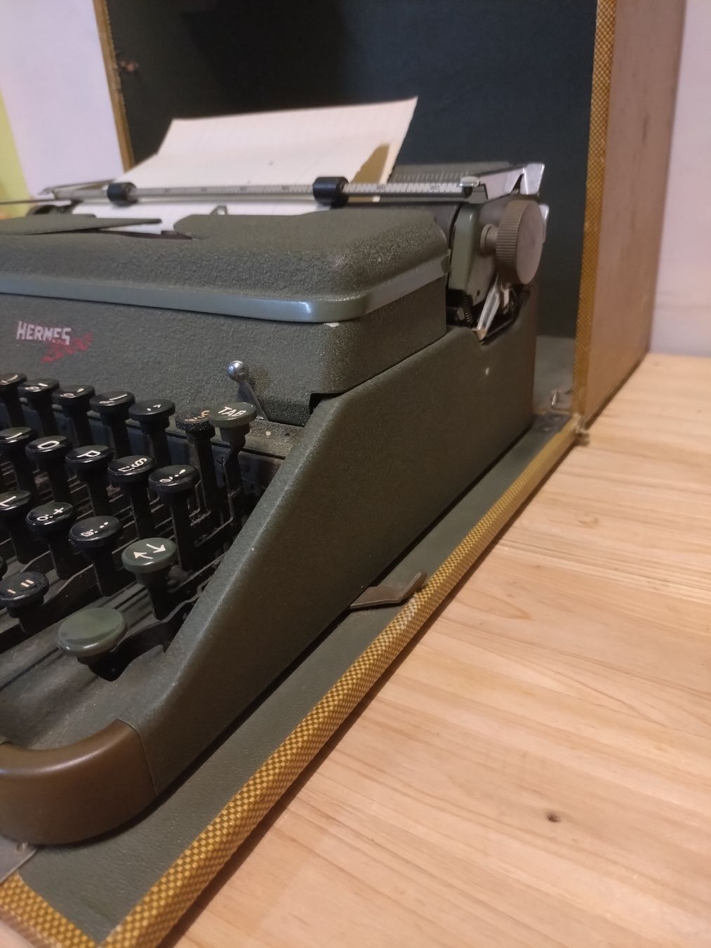 Hermès Schreibmaschinen: Machine à écrire Hermes 2000 vintage  – Defekt aus Farvagny-le-Grand von LaCaverne 3