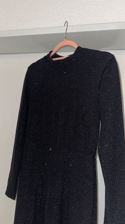 Schwarzes Kleid (glitzer)