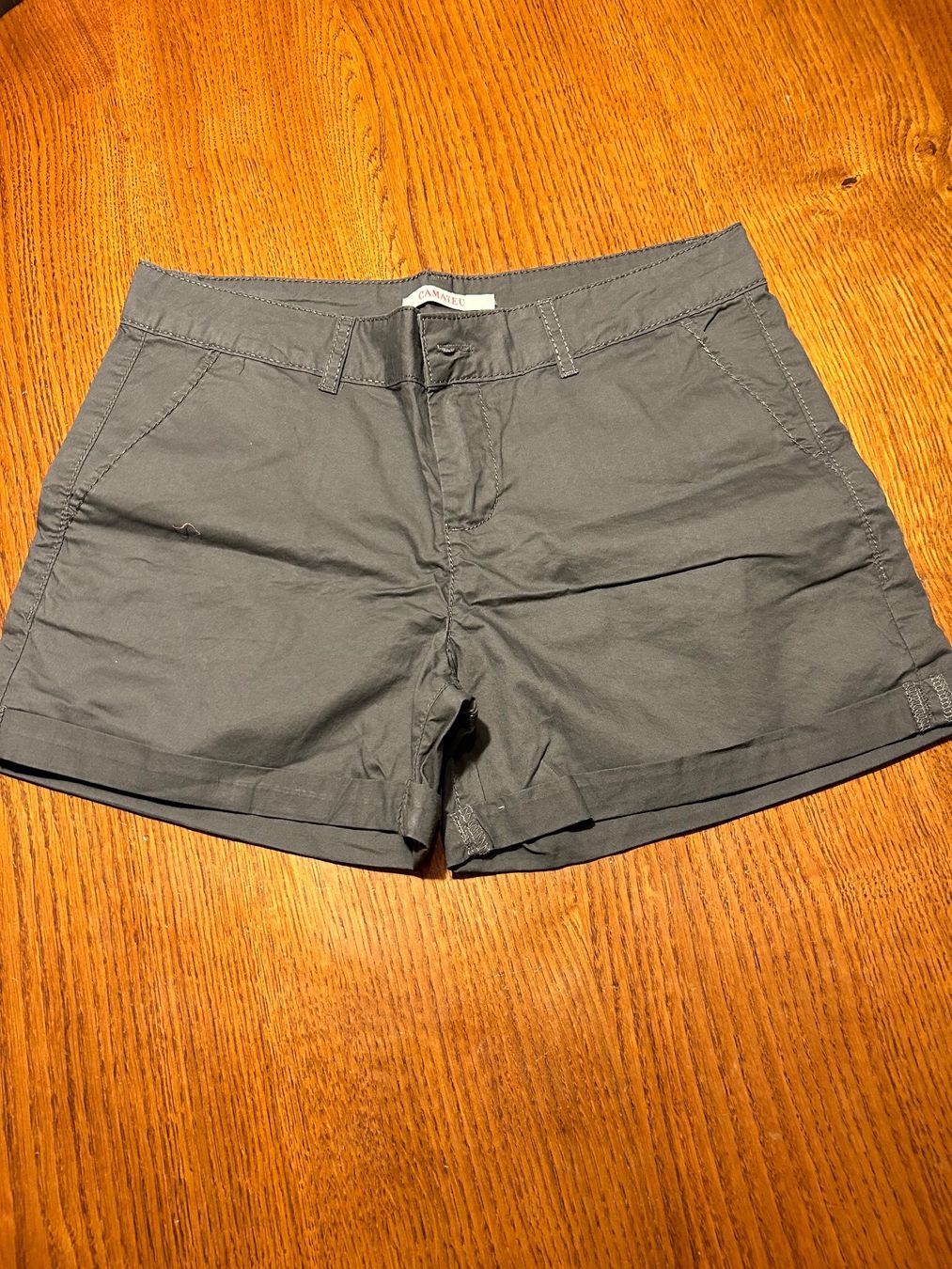 Pantalons: Short dame – D'occasion à Montsevelier par Batson