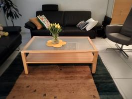 Couchtisch Massivholz mit Glasscheibe