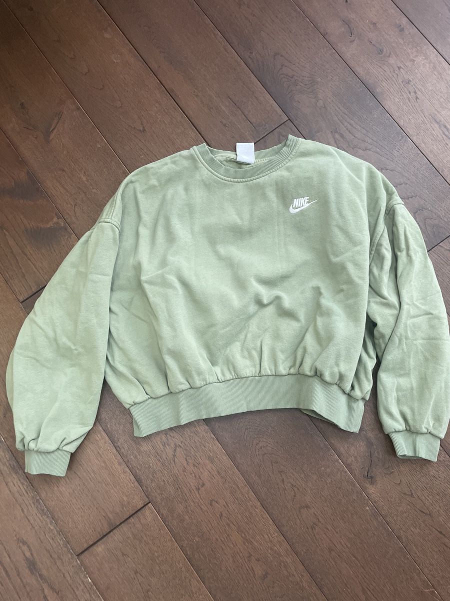Nike Pulls et sweat-shirts: Nike Pullover/Sweatshirt, Frühlings-Farbe, Top Zustand! – D'occasion à Kilchberg BL par steh.kh