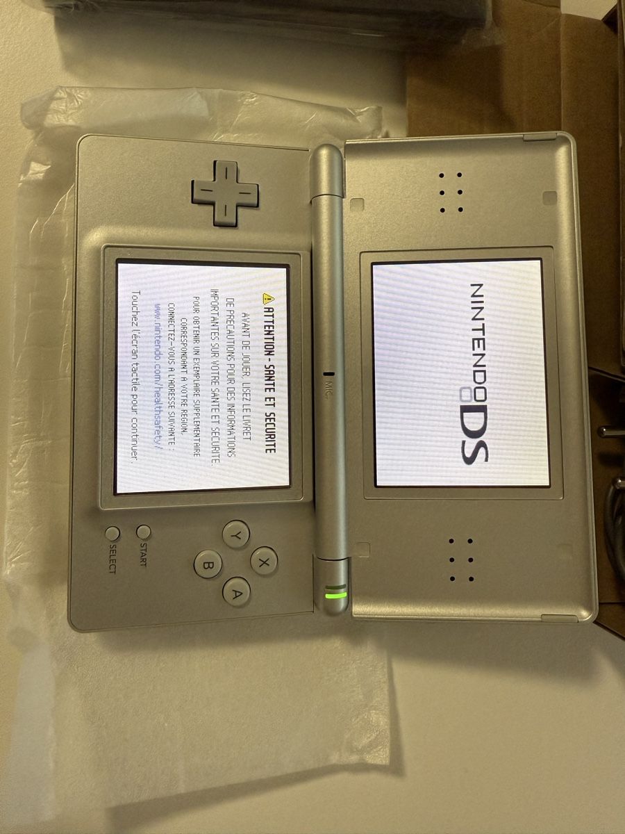 Nintendo Konsolen: Nintendo DS Lite Console Silver new In Original Box – Neu und originalverpackt aus Villaz-St-Pierre von AuctionWonFor3 7