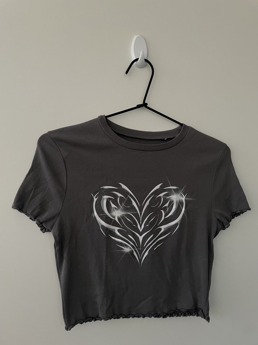 Tally Weijl Camicette, T-shirt & Top: Y2K Top Grau mit Herz-Print Grösse S – Nuovo (secondo la descrizione) da Menziken venduto da belle.etz