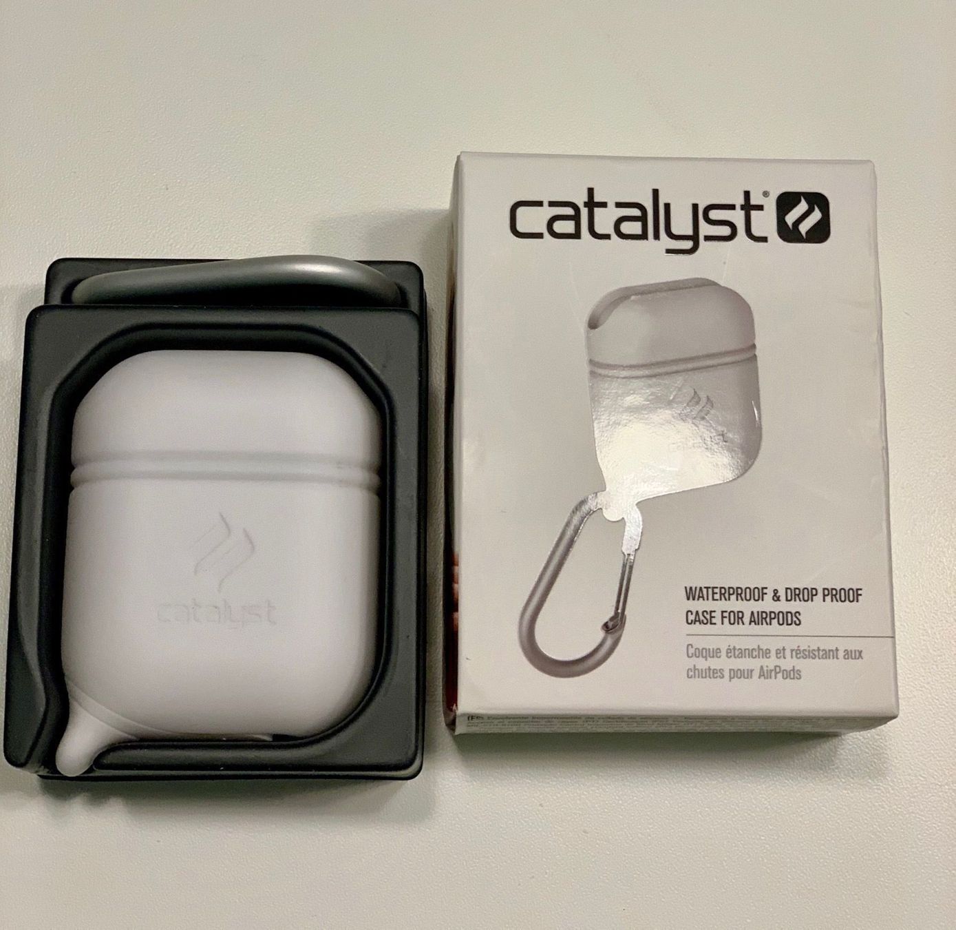 Apple Cover & Protezioni schermo: Apple AirPod Schutzhülle Original – Nuovo (secondo la descrizione) da Grüningen venduto da Shirter 1