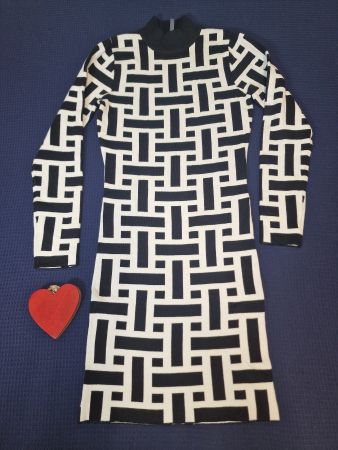 Strickkleid schwarz weiss gemustert chicoree S wie neu