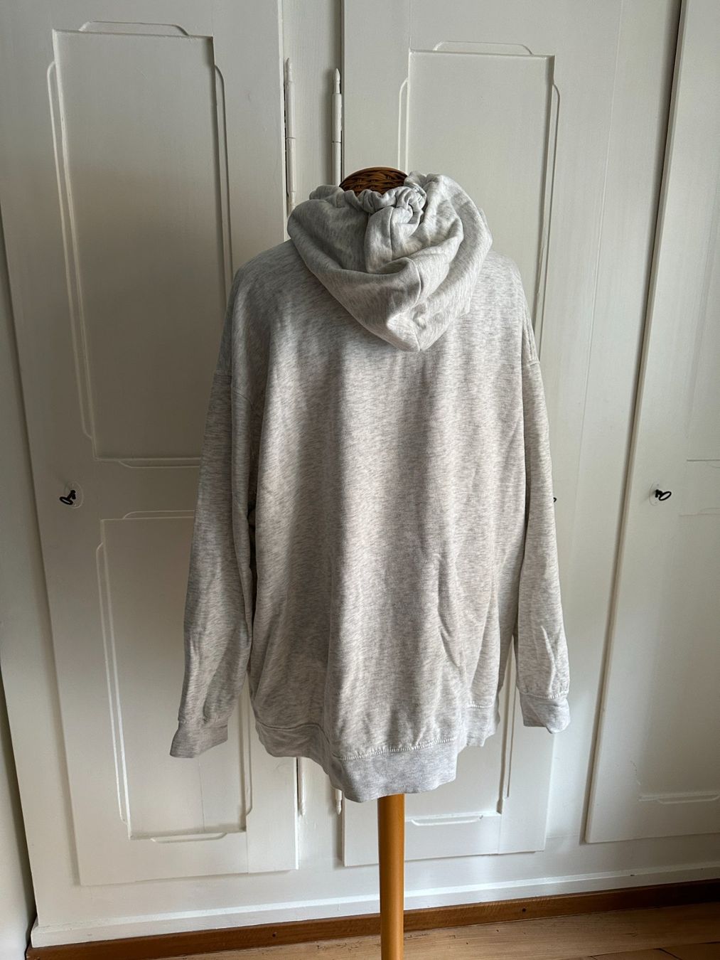 H&M Pullover & Sweatshirts: Hoodie Sweatshirt hellgrau meliert oversized M – Gebraucht aus Zürich von Diazaio 2