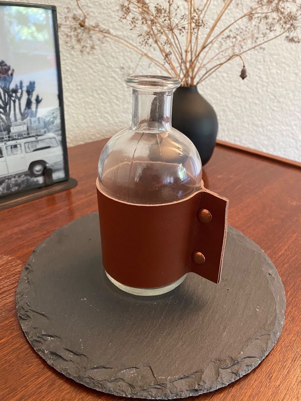 Vasi & Recipienti: Vase mit Leder-Deko – Usato da Basel venduto da Gundeli-25