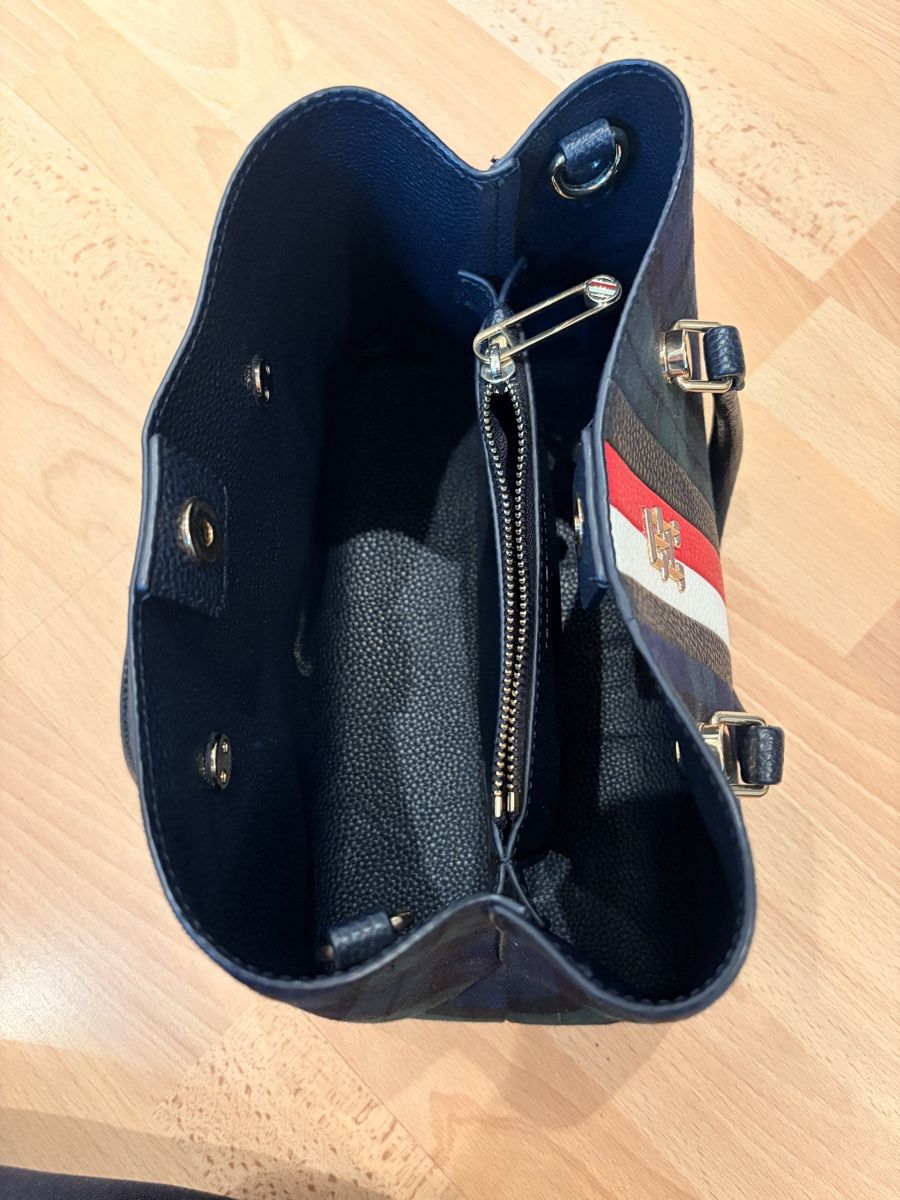 Tommy Hilfiger Sacs femmes: Tommy Hilfiger Handtasche – D'occasion à Hinwil par she_qkn2 2
