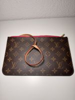 Louis Vuitton Pochette Monogram mit Lederband