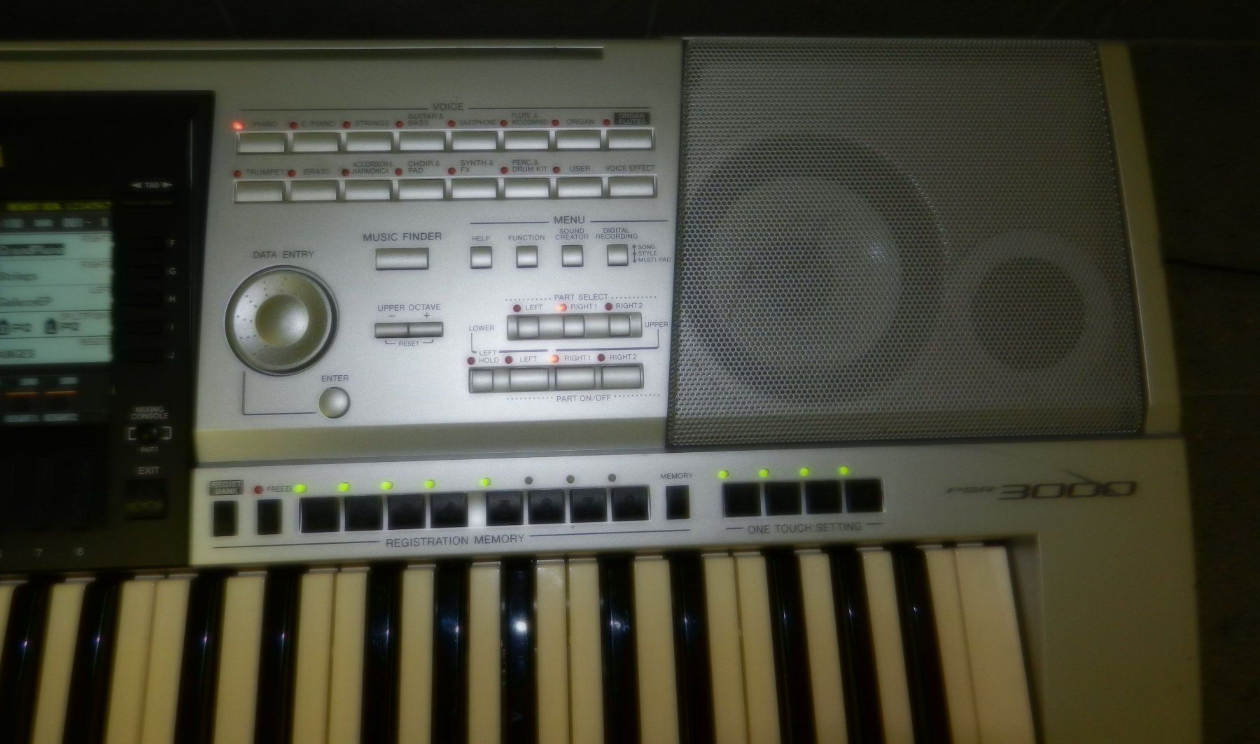 Yamaha Strumenti musicali: Yamaha PSR 3000 Elektrisches Keyboard - Silber – Usato da Männedorf venduto da livesteam 4