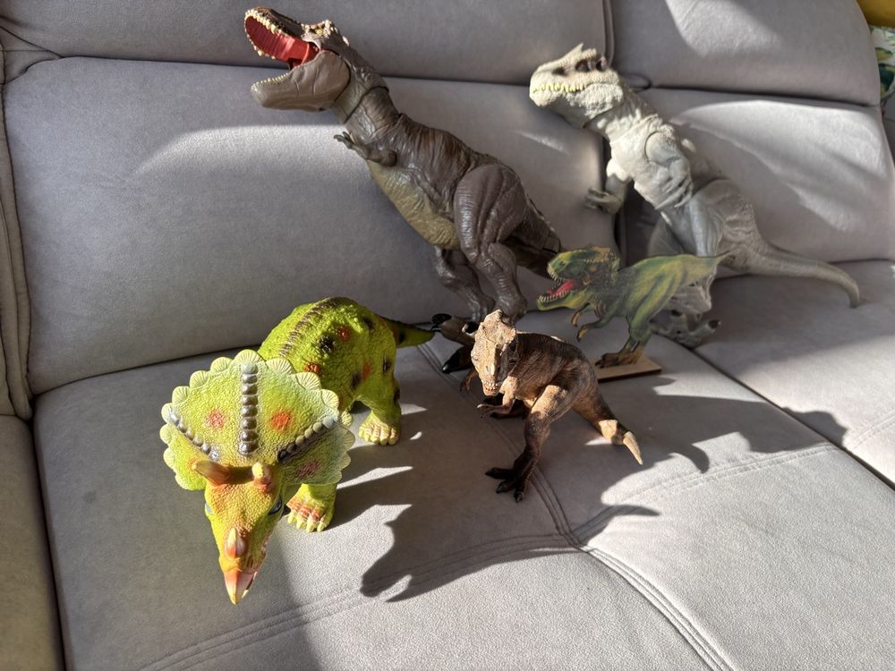 Multiple dinosaurs: Trex, indominus rex, Triceratops (Gebraucht) in ...