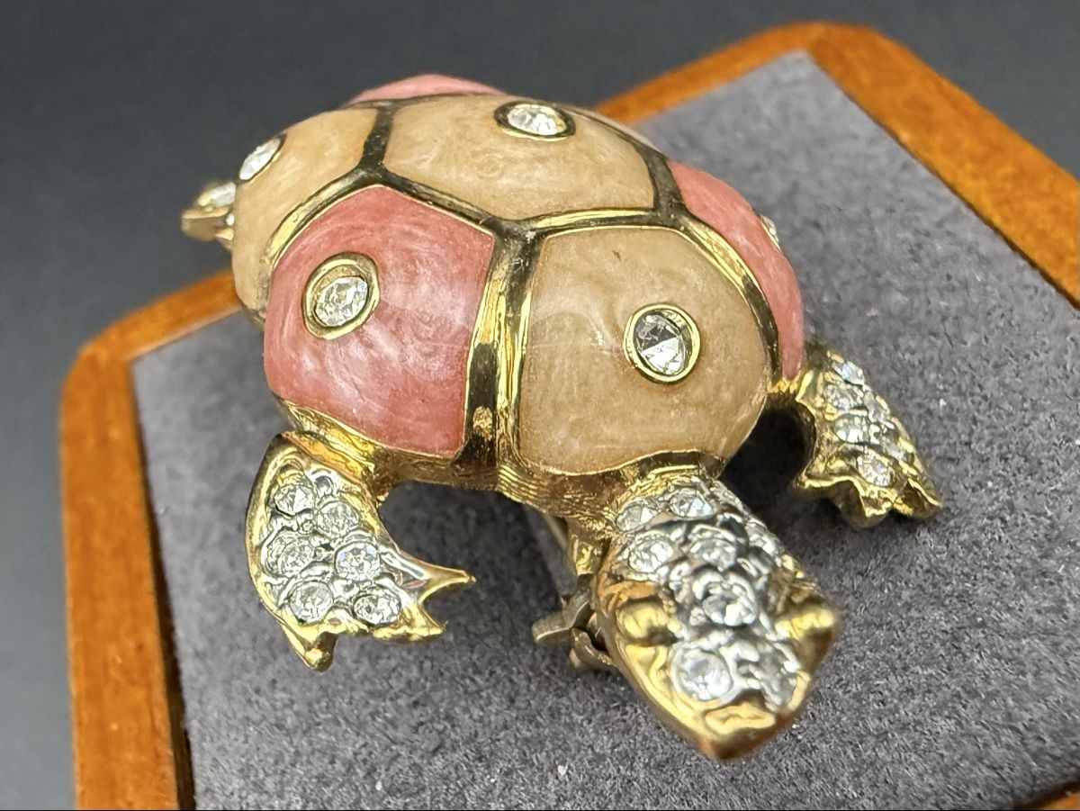 Spille & Fermagli: Vintage Schildkröten-Brosche mit Strasssteinen, Emailliert – Usato da Lamone venduto da LaCantinaMagica 2