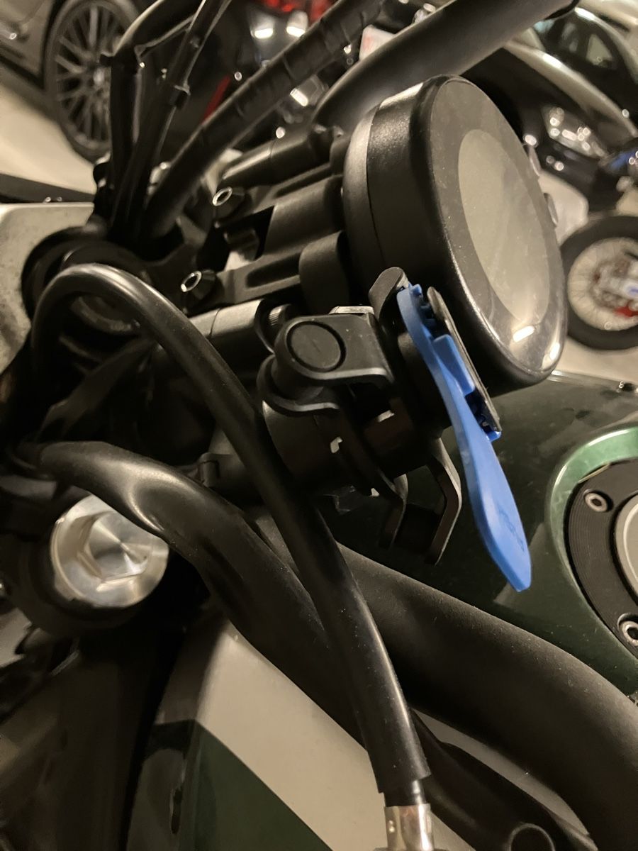 Quad Lock Halterungen: Quadlock Halterung mit Vibrationsdämpfer – Gebraucht aus Zürich von dapaula 1