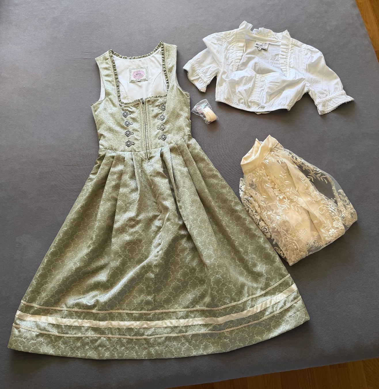 Kleider: Dirndel / Bayerisches Trachtenkleid – Neu (gemäss Beschreibung) aus Schmitten FR von lue_9hhv 1