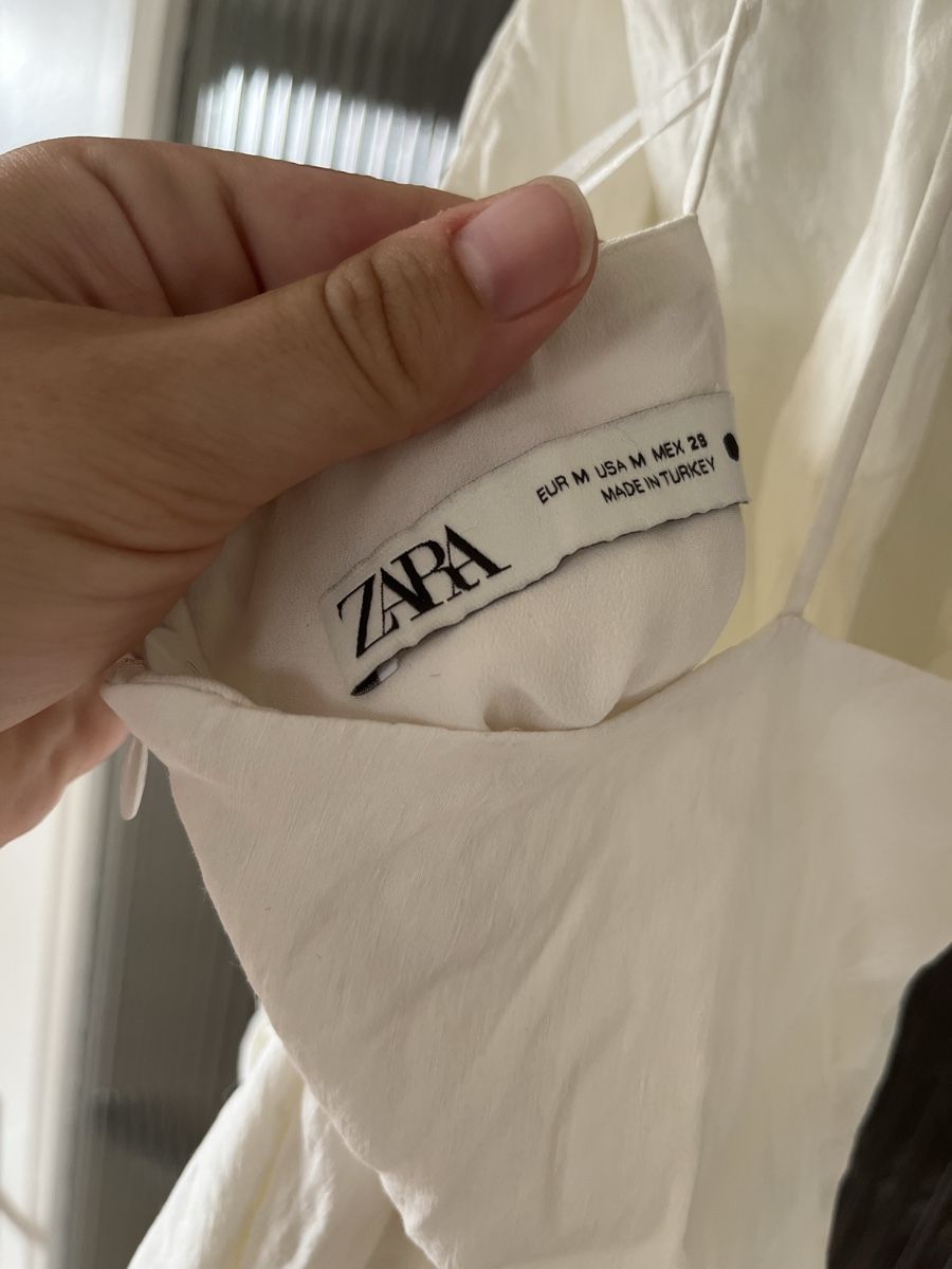 Zara Robes: Robe mini blanche  Zara  – D'occasion à Fribourg par ine_y5jc 2