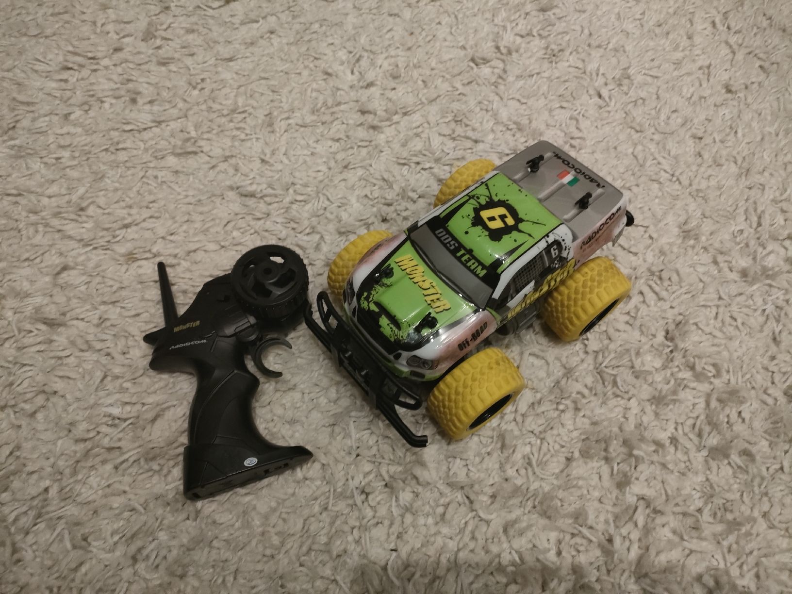 Spielzeuge: Ferngesteuertes Auto - Monster Truck – Gebraucht aus Muri AG von Mupuputs